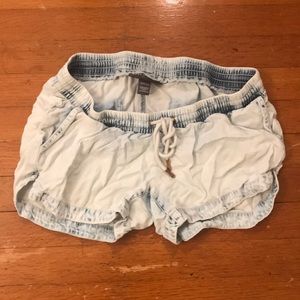 Acid wash maternity shorts